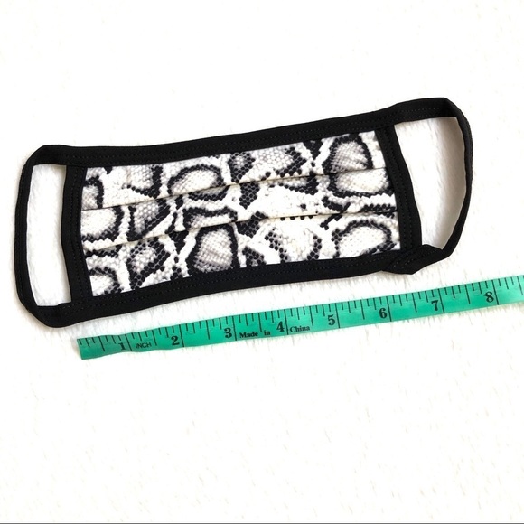 🔴 5 for $10 ONE Zenana Snakeskin Print Cotton Face Mask - Picture 6 of 8
